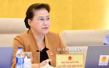 Chủ tịch Quốc hội: “Nhìn trẻ con học khổ sở thấy rất thương!”