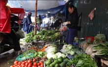Trước mưa bão, giá rau xanh tăng "phi mã"