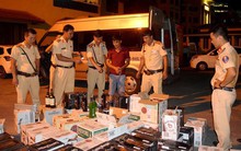 Bắt giữ vụ vận chuyển 600 chai rượu nhập lậu
