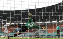 Danh thủ Đặng Phương Nam: "Tiến Dũng chỉ bay sang hai bên chứ không bao giờ xoài người cản phá"