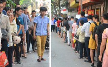 Chùm ảnh: Người Hà Nội xếp hàng dài chờ mua bánh Trung Thu Bảo Phương, đường phố tắc nghẽn