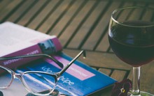 Uống rượu vang trước khi ngủ có thể giảm cân?