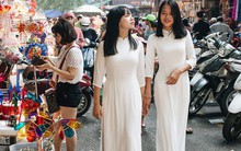 Ảnh: Một ngày trước rằm tháng 8, người dân đổ xô lên phố Hàng Mã vui chơi Trung thu