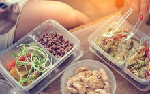 Những hóa chất rò rỉ từ nhựa vào thực phẩm gây hại thế nào đến sức khỏe?