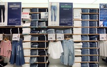 'Hội chứng Uniqlo' - Khi đại gia bắt chước đàn em mà không hiểu gì về tâm lý khách hàng: Thị phần tuột dốc, danh mục nghèo nàn, tồn kho cả núi quần áo