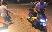 Sỏi đá vương vãi ở chân cầu Đáp Cầu Bắc Ninh, hàng loạt người gặp nạn