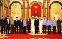 Chủ tịch nước trao quyết định bổ nhiệm 2 Phó Viện trưởng VKSNDTC