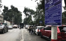 Hàng loạt bãi xe dù xuất hiện sau quyết định tăng phí