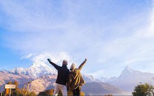 Bộ ảnh cưới "không bình thường chút nào" ở Nepal của cựu CEO Uber Việt Nam