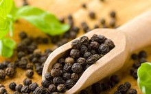 Đầu năm giá tiêu rớt thảm, nông dân chờ thua lỗ