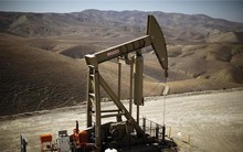 Giá dầu cuối tuần tiếp tục tăng