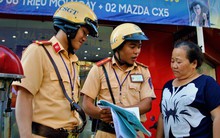 Nhiều người Sài Gòn không biết đi bộ sai luật có thể bị phạt tù đến 15 năm