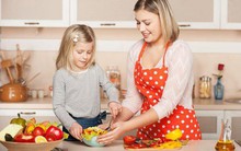 Muốn con cái sống độc lập, thành công, cha mẹ nhất định phải dạy 8 kỹ năng cơ bản này trước khi chúng 10 tuổi