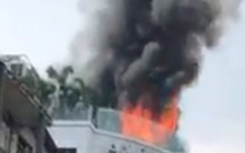 Khách sạn giữa trung tâm Sài Gòn bốc cháy dữ dội, nhiều người bỏ chạy tán loạn