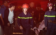 Toàn cảnh vụ trục vớt 2 nạn nhân trong xe sang Mercedes lao xuống sông Hồng