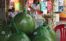 Đến lượt bưởi da xanh rớt giá, xuống vỉa hè bán