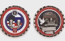 Chi chít lỗi sai ngớ ngẩn trên đồng tiền Nhà Trắng phát hành kỷ niệm hội nghị thượng đỉnh Mỹ-Nga