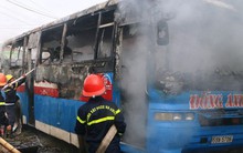 Vừa rời gara sửa chữa, xe khách 45 chỗ bỗng bốc cháy dữ dội