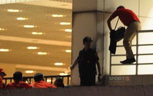 Vào sân Mỹ Đình không cần vé: Nhân viên an ninh biến thành những kẻ reo rắc sự bất công