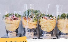 Chỉ từ bánh crepe mà cửa hàng này đã tạo ra 1001 kiểu thưởng thức, thậm chí ăn cùng pate gan, đồ chua như ở Việt Nam