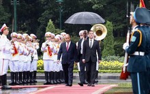 Cận cảnh lễ đón Thủ tướng Nga Dmitry Medvedev tại Phủ Chủ tịch