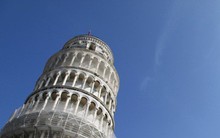 Tháp nghiêng Pisa đang...“ngày càng thẳng“