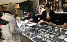 Du khách Việt bạo tay mua sắm ở nước ngoài