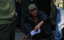 Trụ sở Liên đoàn bóng đá Việt Nam bị hàng trăm người vây kín sau vài giờ mở bán vé online