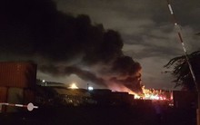 Tiếng nổ lớn phát ra từ đám cháy ở Khu công nghiệp, điều hàng chục xe chữa cháy dập lửa