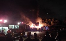 Cận cảnh vụ kho sơn 1.000 m2 bị thiêu rụi hoàn toàn trong đêm