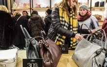 Mua hàng chỉ để... trả lại