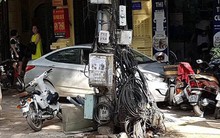 Hà Nội: Nam sinh cấp 3 lái ô tô đâm hàng loạt xe máy