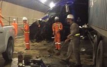 Hai xe đầu kéo đâm trực diện nhau trong hầm Hải Vân, giao thông tê liệt