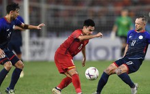 Đức Huy cần cù, máu lửa ở giữa sân để giải tỏa áp lực cho hàng phòng ngự Việt Nam
