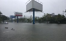 Mưa to xuyên đêm, sân bay Đà Nẵng bị 'bủa vây' trong biển nước