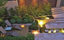 Những khoảng sân vườn đẹp lung linh trong ánh đèn
