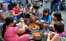 Cơ quan thuế lý giải việc đưa xe ôm, quán cóc vào "tầm ngắm"