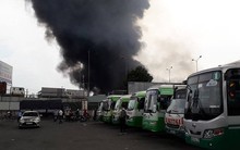 Cháy cực lớn, khói lửa bao phủ ngã tư Vũng Tàu