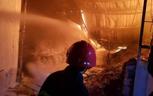 400 chiến sĩ chữa cháy tại công ty nhựa ở Khu công nghiệp Trà Nóc - Cần Thơ