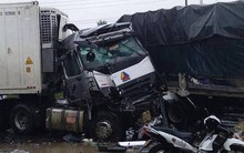 [Nóng] Xe ô tô đâm nhau liên hoàn trên Quốc lộ 1A, 2 người chết, nhiều người bị thương