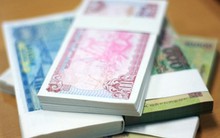 Đổi tiền tại ngân hàng không mất phí, chợ đen giá "cắt cổ" vẫn sôi nổi