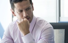 Hành động tai hại, bị Bill Gates ví như tự xúc phạm bản thân này đang cản bước chúng ta tới thành công, đáng tiếc là đa số đều mặc phải!