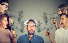 Bị chỉ trích thì có sao? Ai chê bạn càng thậm tệ thì càng xứng đáng được trân trọng suốt đời!