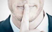 Có một kiểu thái độ gọi là "Im lặng": Đừng như thùng rỗng kêu to, người khôn biết cách im ỉm mà làm