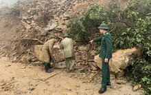 Quốc lộ 8A sạt lở nghiêm trọng, đường lên cửa khẩu quốc tế Cầu Treo bị ngưng trệ