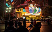 4 vợ, 17 người con và cuộc chiến tranh giành quyền lực kéo dài hàng thập kỷ trong gia tộc của "ông vua sòng bạc Macao"