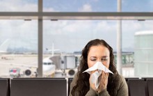 Máy bay vốn không sạch như mọi người vẫn nghĩ, hãy bỏ túi ngay 8 bí kíp phòng bệnh sau để đi lại an toàn trong dịp Tết này