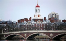 Các trường kinh doanh danh giá nhất nước Mỹ giảm sức hút, sinh viên quốc tế chuyển sang châu Âu và Canada