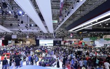 Giá xe ô tô giảm trên diện rộng, khách hàng mua ngay hay chờ giảm tiếp?