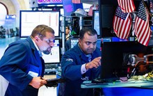 Triển vọng Brexit mịt mờ, Phố Wall quay đầu giảm điểm